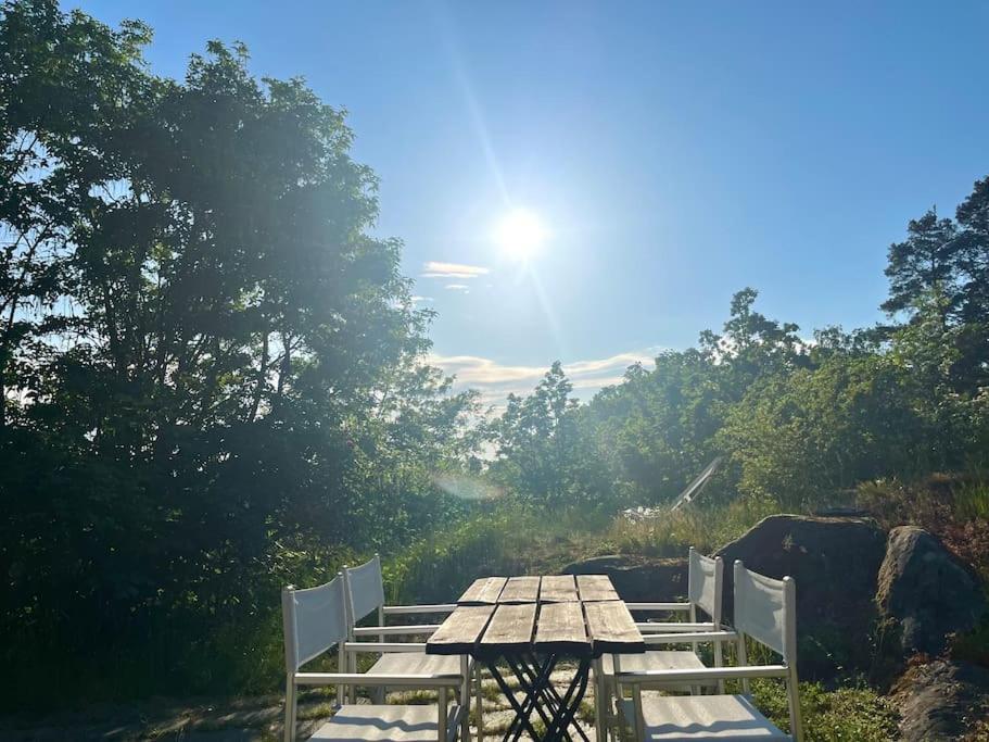 Mysigt Sommarhus Med Havsutsikt Och Bastu Hébergement de vacances