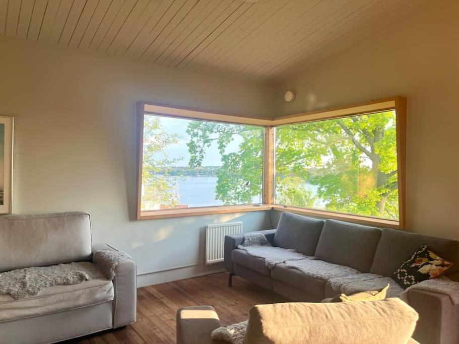 Mysigt Sommarhus Med Havsutsikt Och Bastu Hébergement de vacances Ville de Stockholm