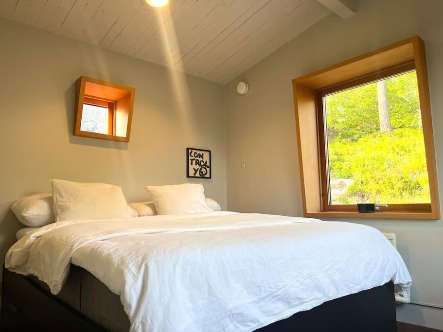 Mysigt Sommarhus Med Havsutsikt Och Bastu Hébergement de vacances *