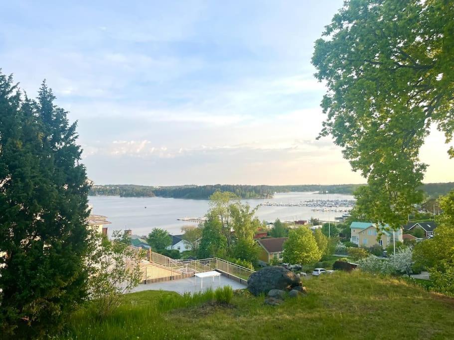 Mysigt Sommarhus Med Havsutsikt Och Bastu * Ville de Stockholm