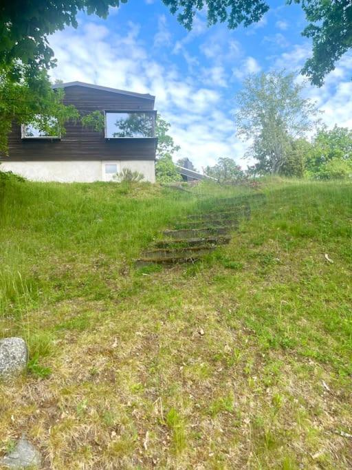 Mysigt Sommarhus Med Havsutsikt Och Bastu Ville de Stockholm