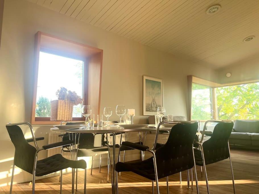 Mysigt Sommarhus Med Havsutsikt Och Bastu * Ville de Stockholm