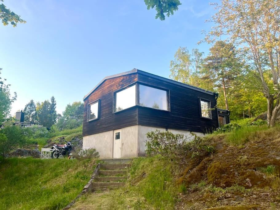 Mysigt Sommarhus Med Havsutsikt Och Bastu Hébergement de vacances Ville de Stockholm