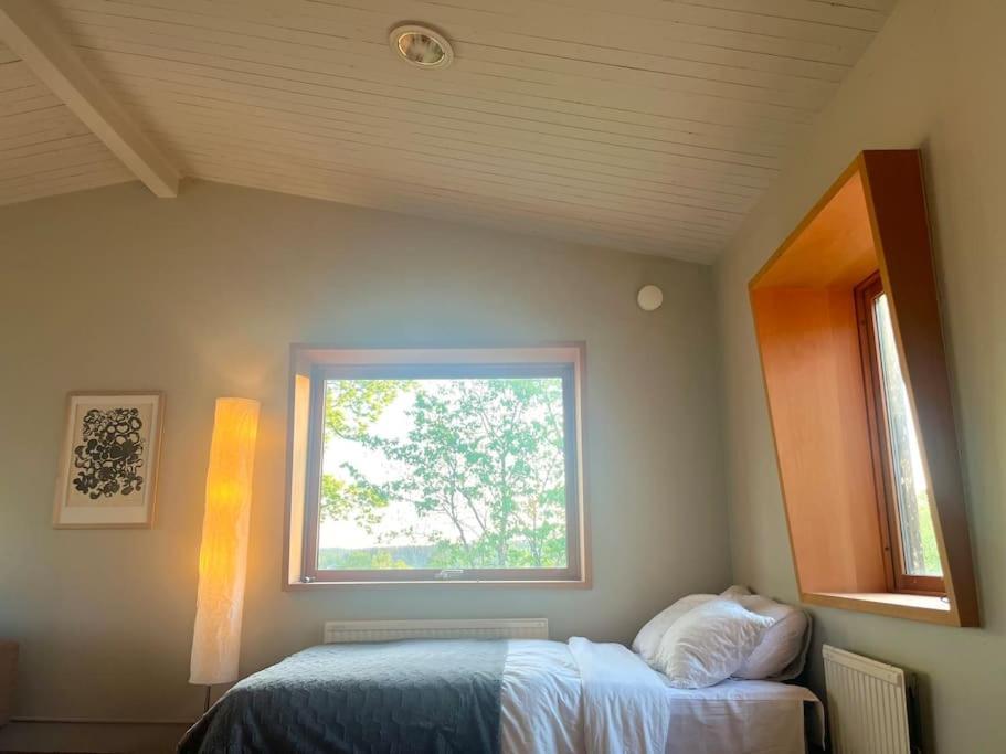 Mysigt Sommarhus Med Havsutsikt Och Bastu Hébergement de vacances *