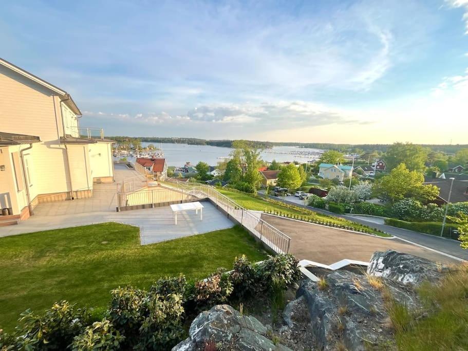 Mysigt Sommarhus Med Havsutsikt Och Bastu Ville de Stockholm