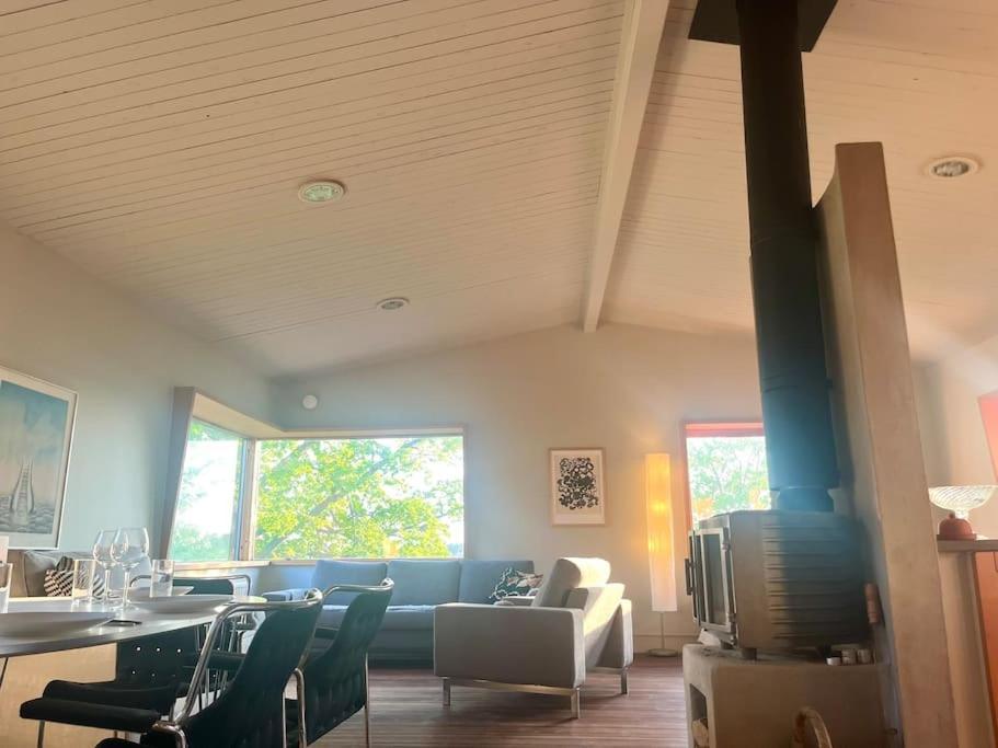 Mysigt Sommarhus Med Havsutsikt Och Bastu Hébergement de vacances *
