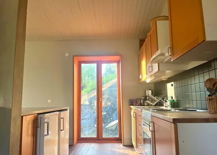 Mysigt Sommarhus Med Havsutsikt Och Bastu