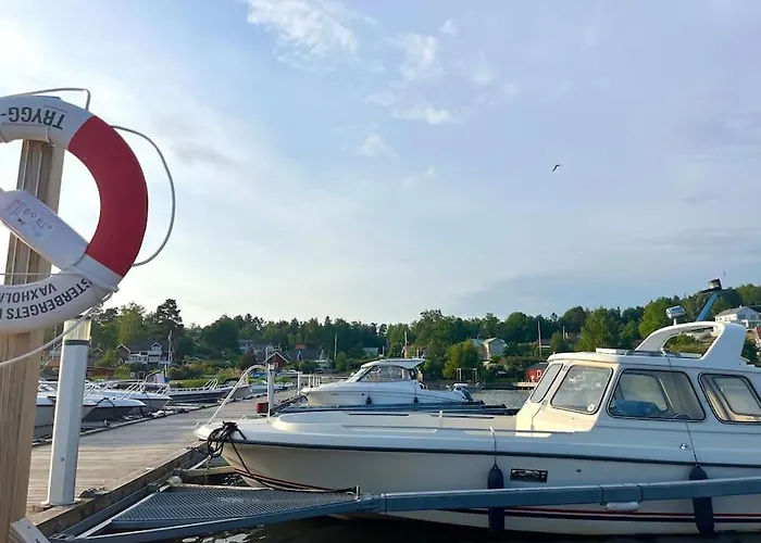 Mysigt Sommarhus Med Havsutsikt Och Bastu